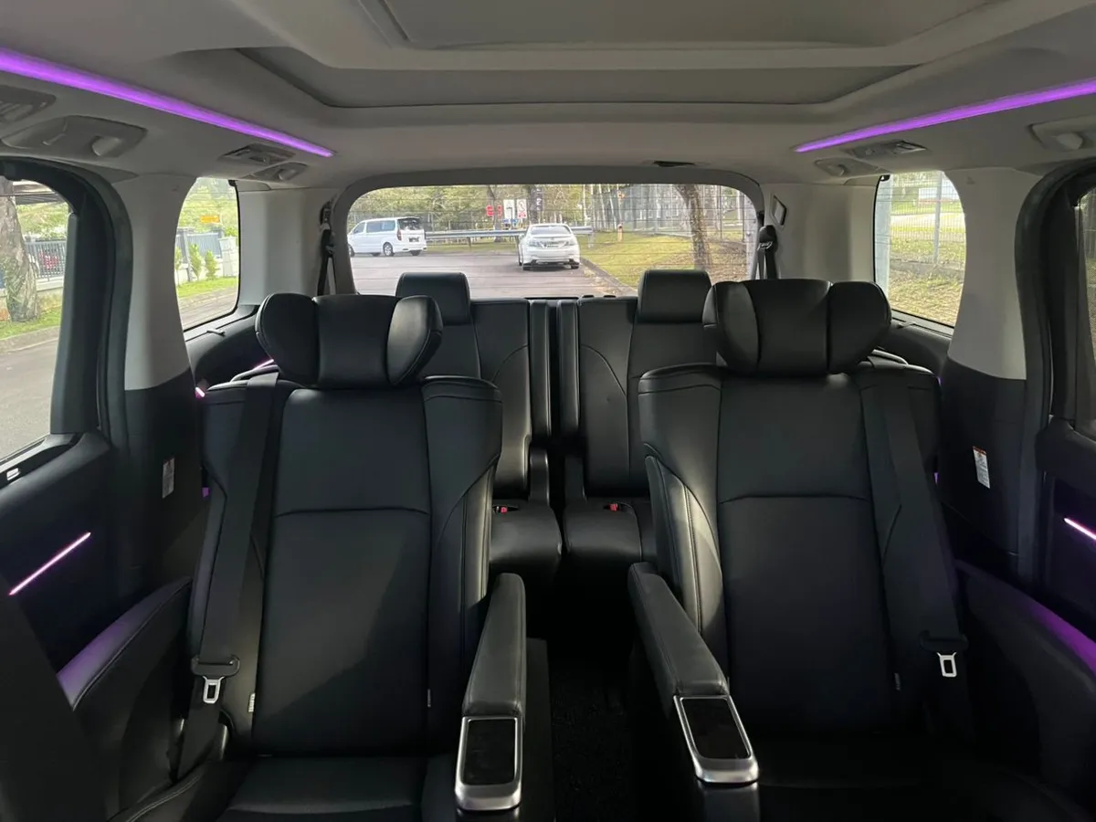Toyota Alphard photo 2