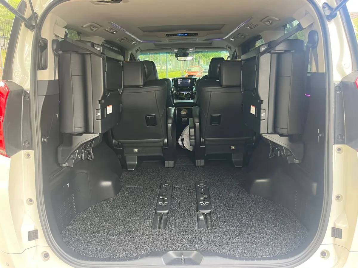 Toyota Alphard photo 3