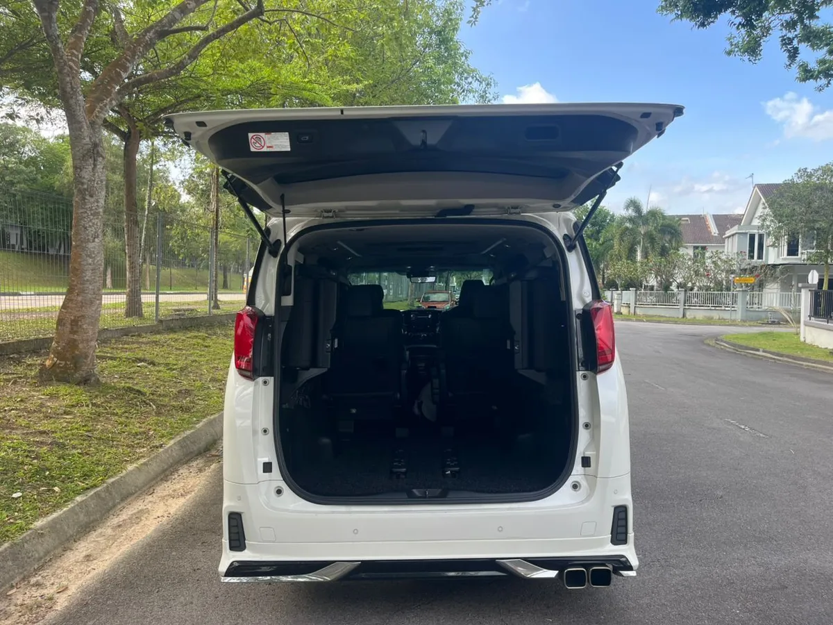 Toyota Alphard photo 4