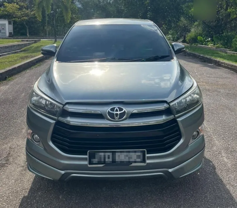 Toyota Innova photo 3