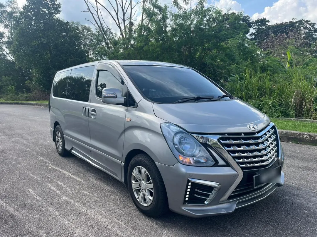 Hyundai Starex photo 1